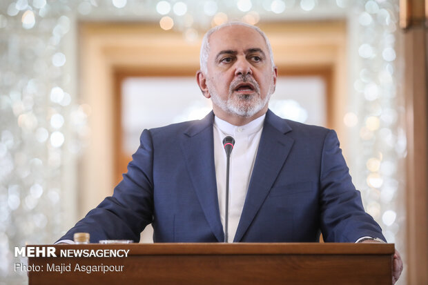 ظریف خطاب به آمریکا: ترسو و وحشی هستید اما ملت ما به زانو درنیامد