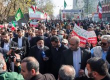رئیس‌جمهور: مردم با انقلاب، عزت را به جای ذلت قرار دادند