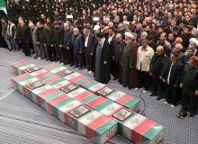 رهبر انقلاب بر پیکر هفت شهید راه قدس نماز اقامه کردند