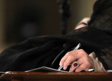 موافقت رهبر انقلاب با عفو یا تخفیف مجازات بیش از دو هزار نفر از محکومان محاکم