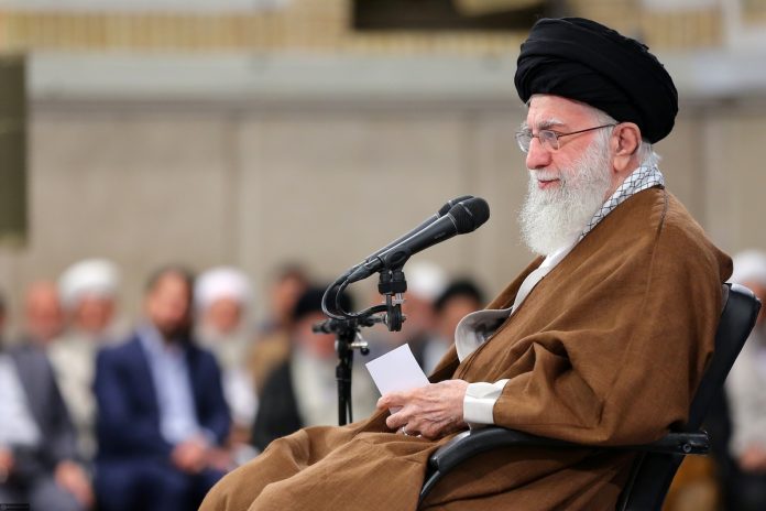 جمعی از قاریان قرآن عازم حج تمتع با رهبر انقلاب اسلامی دیدار کردند