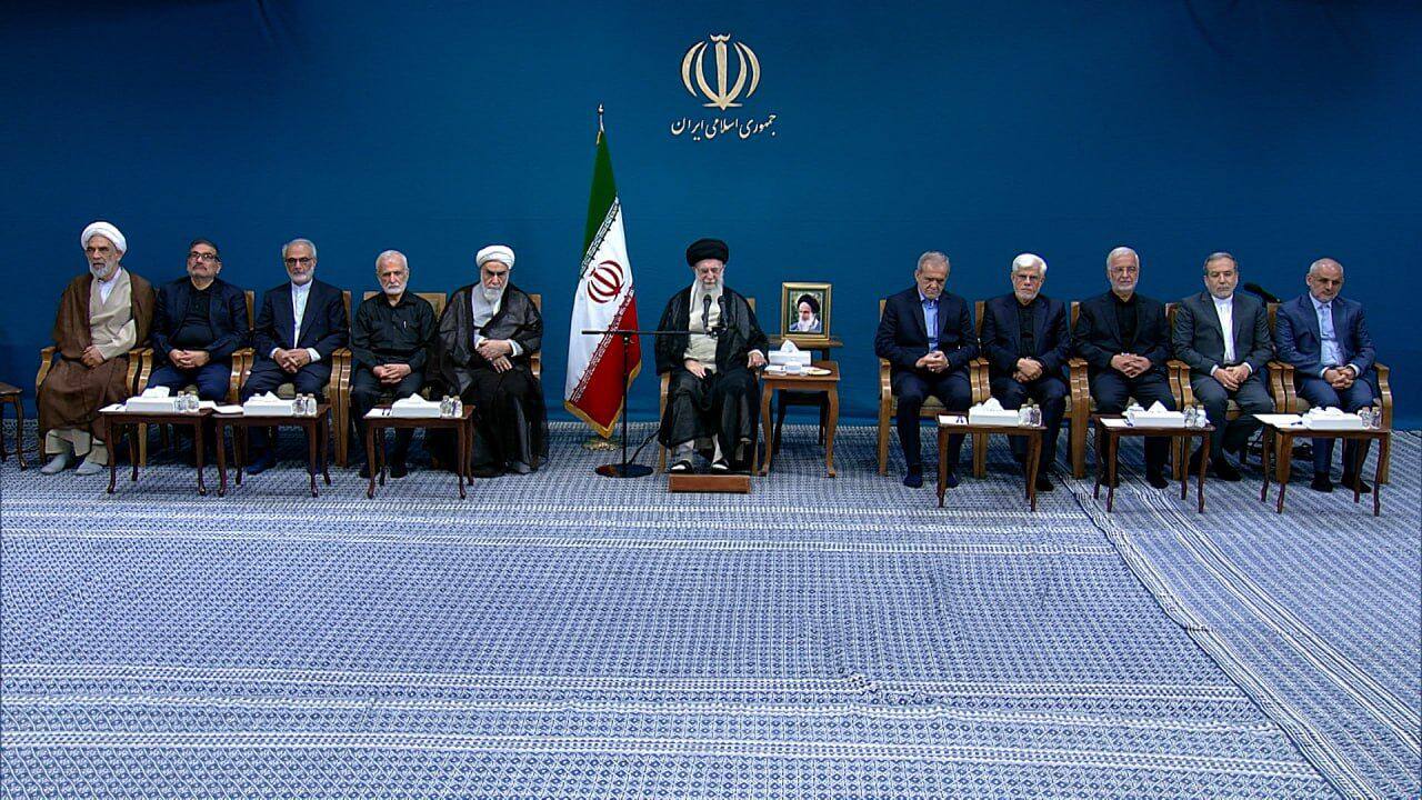 رهبر انقلاب: کلید مشکلات اقتصادی کشور در تولید است/ حل مساله گرانی جزو اولویت های فوری است