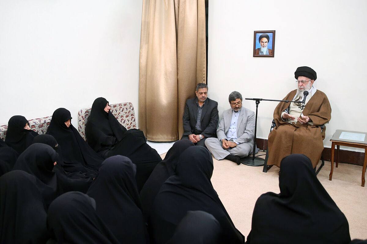 رهبر انقلاب: حوزه‌ علمیه باید به‌روز و پاسخگوی مسایل جدید باشد