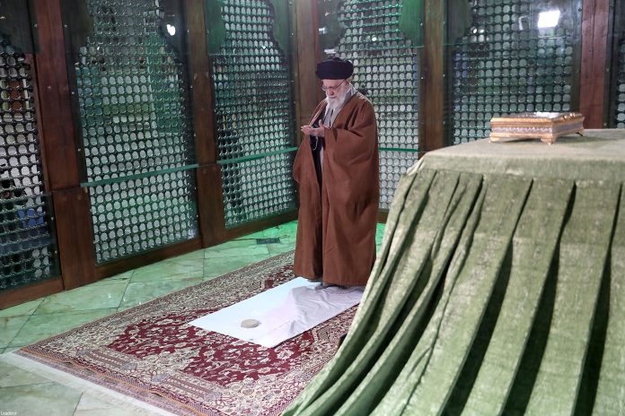 حضور رهبر انقلاب اسلامی در مرقد امام خمینی(ره) و گلزار شهیدان