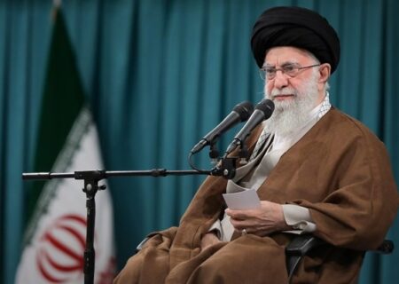رهبر انقلاب: هیچ منفعتی برای امت اسلامی بالاتر از اتحاد نیست
