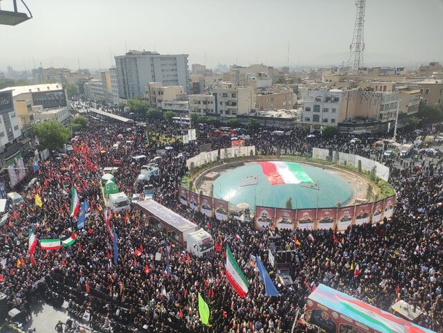 همراهی شخصیت‌ها با مردم در تشییع «شهدای اقتدار ملی»؛ از روسای قوا تا شمخانی مجروح
