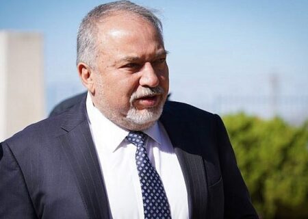 لیبرمن: جامعه اسرائیل از هم پاشیده استن