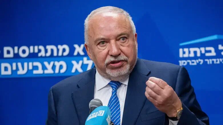 وزیر جنگ اسبق رژیم صهیونیستی: نتانیاهو دودمان اسرائیل را به باد می‌دهد
