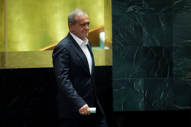 پزشکیان: دیوار بی‌اعتمادی بین ایران و آمریکا بسیار بلند است