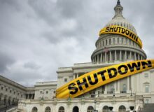 دولت آمریکا رسما تعطیل شد