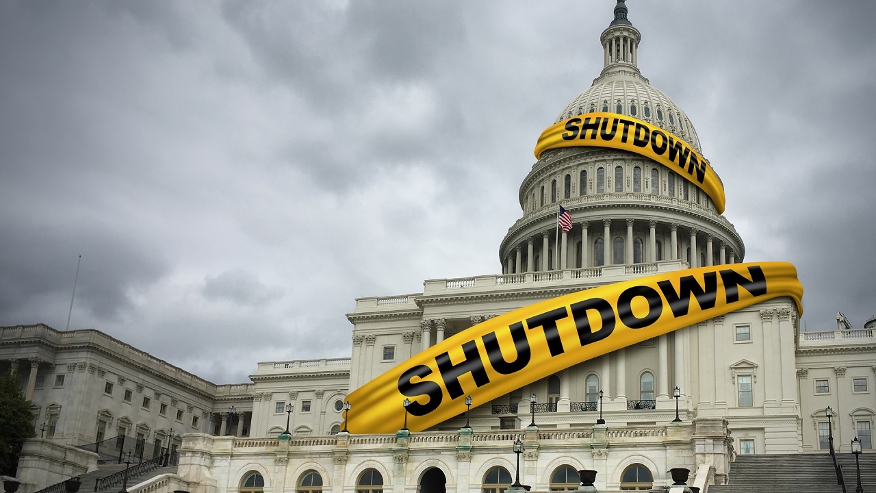 دولت آمریکا رسما تعطیل شد