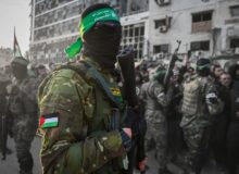 وال استریت‌ژورنال: تنش میان شاخه سیاسی و نظامی حماس بر سر خلع سلاح / آیا رزمندگان سلاح بر زمین می‌گذارند؟