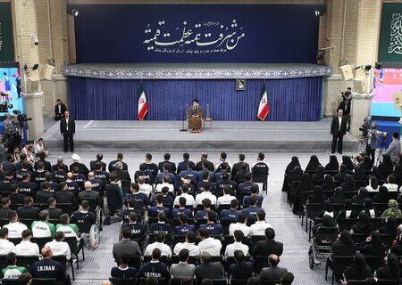 رهبر انقلاب: اصلاً شما چه کاره هستی؟!