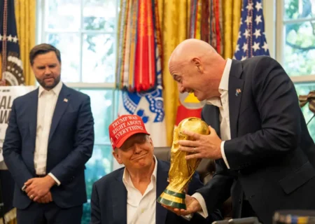 پس از ناامیدی از جایزه نوبل؛ فیفا جایزه صلح به ترامپ اهدا می‌کند