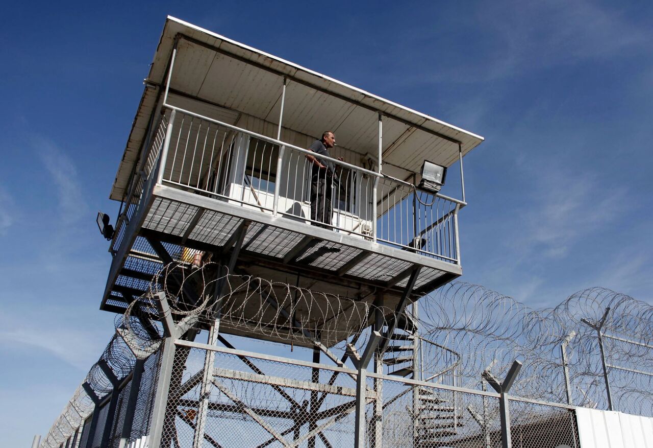 افشای دخمههای مرگ؛ گاردین از شکنجه زیرزمینی فلسطینیها در زندان اسرائیلی پرده برداشت