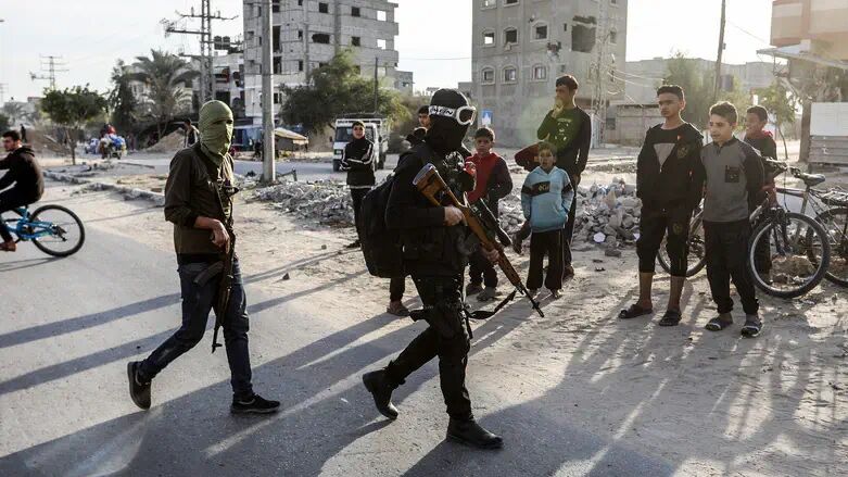 گاردین: پروژه تشکیل گروههای نظامی و چریکی محلی اسرائیل در غزه شکست خورد