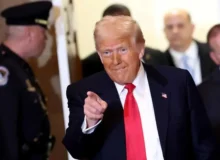 نیویورک‌تایمز: ترامپ را بشناسید؛ یک دیوانه‌ چپاولگر