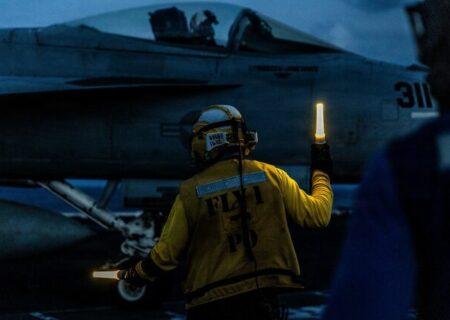 آیا استقرار ناوهای آمریکا در منطقه «بی‌سابقه» است؟