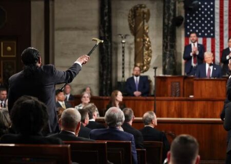 قانون‌گذاران آمریکایی محدود کردن اختیارات جنگی ترامپ علیه ایران را بررسی می‌کنند