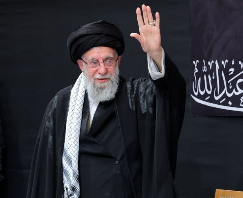 رهبر معظم انقلاب به شهادت رسیدند