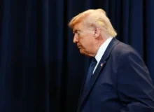 نیویورک‌تایمز: ترامپ تحت فشار ضرب‌الاجل ۶۰ روزه برای پایان دادن به جنگ علیه ایران است