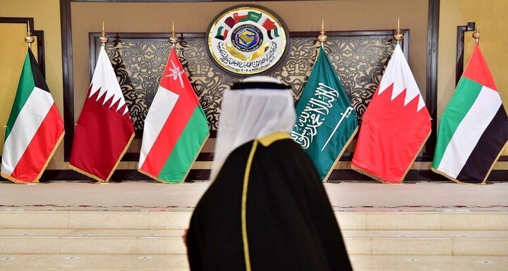 لوموند: شیخ نشینان خلیج فارس دچار اختلاف شدهاند