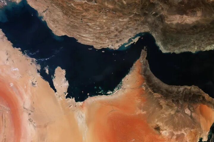 رویترز: تردد در تنگه هرمز به پایین‌ترین سطح در ۴ ماه گذشته رسیده است