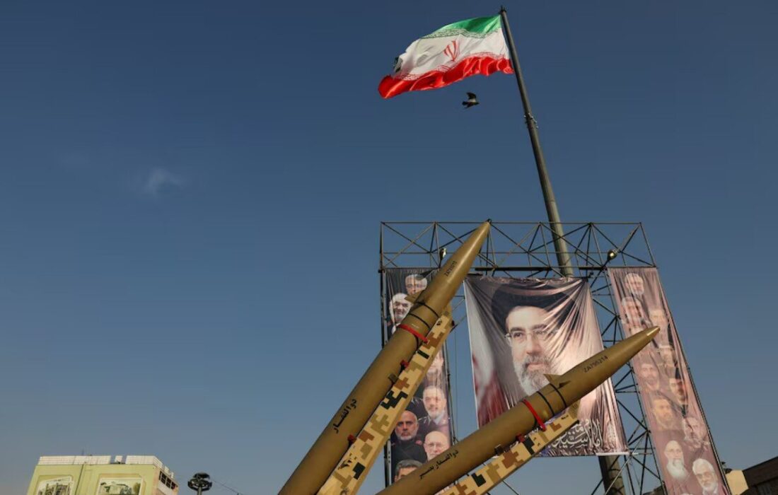 رویترز به نقل از مقام ایرانی: تهران خود را برای پاسخ سخت‌تر آماده می‌کند/ فرماندهان ارشد در حال بررسی طرح‌هایی برای گسترش دامنه اهداف احتمالی هستند