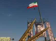 رویترز به نقل از مقام ایرانی: تهران خود را برای پاسخ سختتر آماده میکند/ فرماندهان ارشد در حال بررسی طرحهایی برای گسترش دامنه اهداف احتمالی هستند