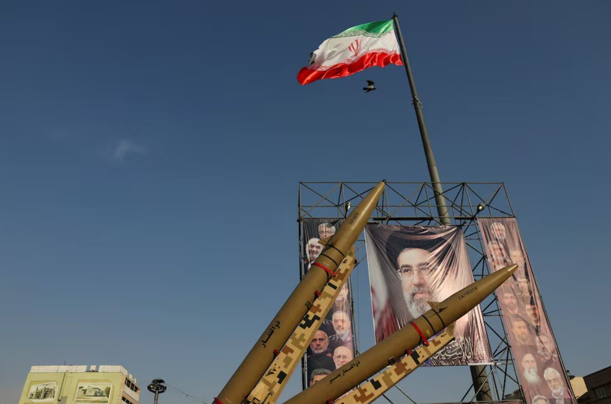 رویترز به نقل از مقام ایرانی: تهران خود را برای پاسخ سخت‌تر آماده می‌کند/ فرماندهان ارشد در حال بررسی طرح‌هایی برای گسترش دامنه اهداف احتمالی هستند