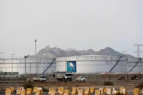 وال استریت ژورنال: شرکتهای هواپیمایی از آسمان عربستان فرار می کنند
