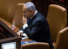معاریو: نتانیاهو با هدف تشکیل دولت وحدت با آیزنکوت حمله به ایران را به روز پس از انتخابات موکول کرد / سیترینوویچ: این جنون سیاسی است
