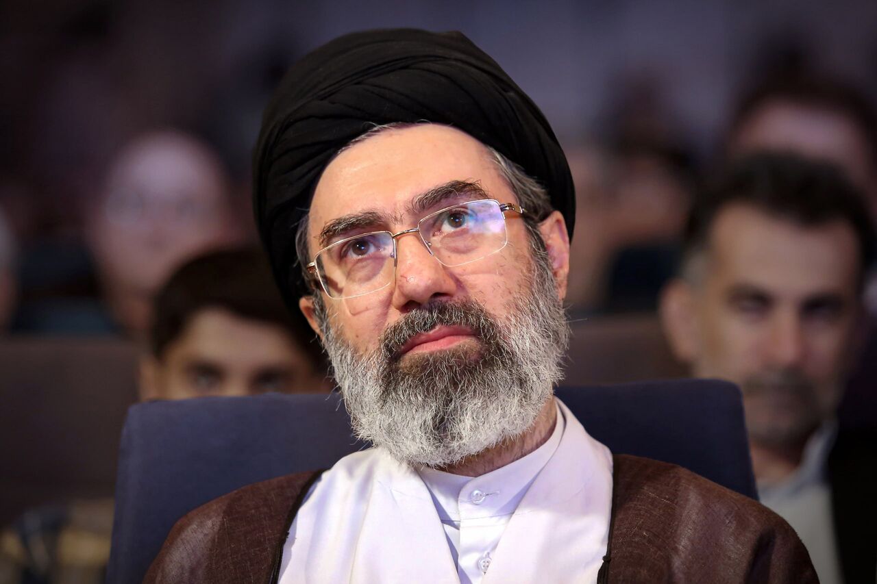 رهبر انقلاب: ایران قوی بر پایۀ اقتدار علمی و فنّاوری استوار است
