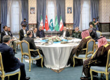 فارن افرز: بنبست هشتماهه جنگ ایران تنها با ابتکار پایتختهای عربی شکسته میشود / ابتکار آتشبس گام به گام با تضمین کشورهای خلیج فارس